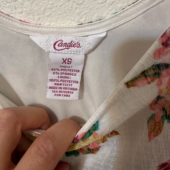 EUC CANDIE’S Floral Scoop Neck Crop Top - Picture 3 of 5